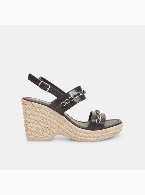 Sandales avec semelle compensée et chaîne BATA - Kiabi Sandales avec semelle compensée et chaîne BATA - Kiabi