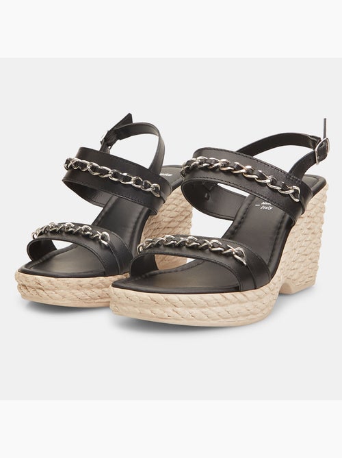 Sandales avec semelle compensée et chaîne BATA - Kiabi Sandales avec semelle compensée et chaîne BATA - Kiabi
