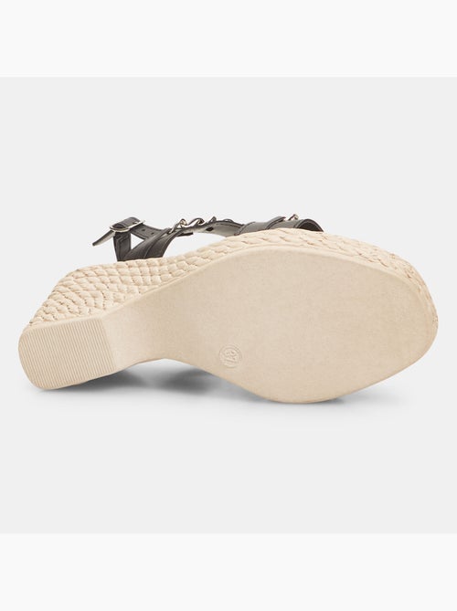 Sandales avec semelle compensée et chaîne BATA - Kiabi Sandales avec semelle compensée et chaîne BATA - Kiabi