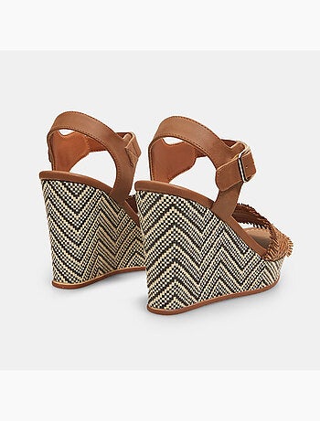 Sandales avec semelle compensée et effet cuir tressé BATA