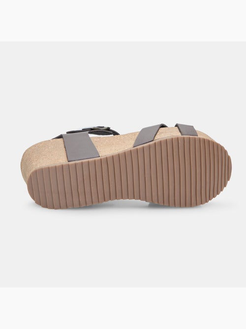 Sandales avec talon compensé de 6 cm BATA - Kiabi Sandales avec talon compensé de 6 cm BATA - Kiabi