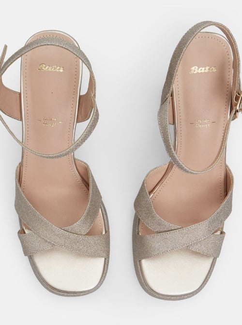 Sandales avec talon de 9 cm et plateau de 1,5 cm BATA - Kiabi Sandales avec talon de 9 cm et plateau de 1,5 cm BATA - Kiabi