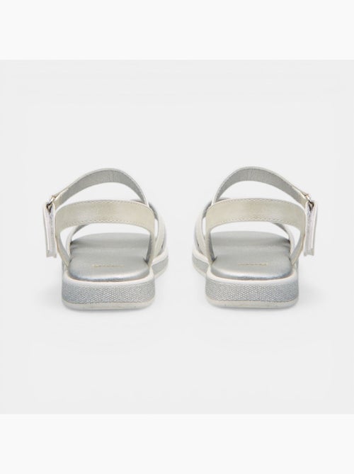 Sandales Bata avec brides croisées - Kiabi Sandales Bata avec brides croisées - Kiabi