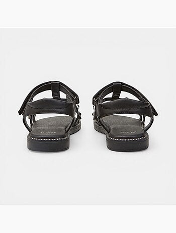 Sandales Bata avec clous