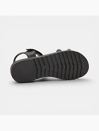 Sandales Bata avec clous