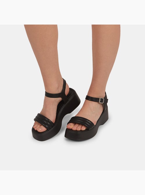 Sandales Bata Red Label avec semelle plateforme - Kiabi Sandales Bata Red Label avec semelle plateforme - Kiabi