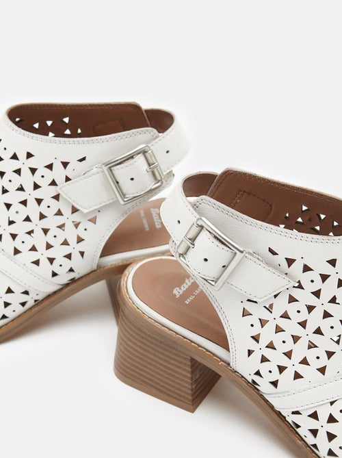 Sandales bout ouvert talon moyen en cuir ajouré BATA - Kiabi