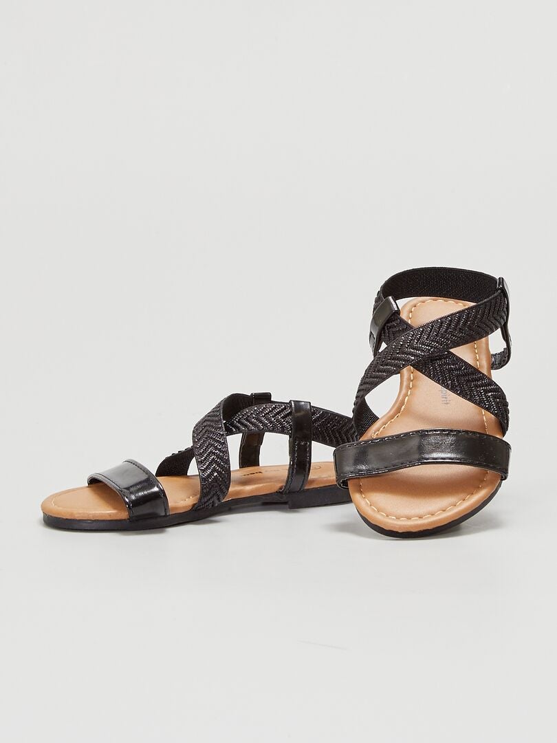 sandales larges brides croisees
