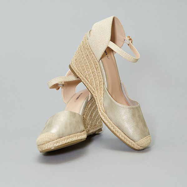 chaussures compensées dorées