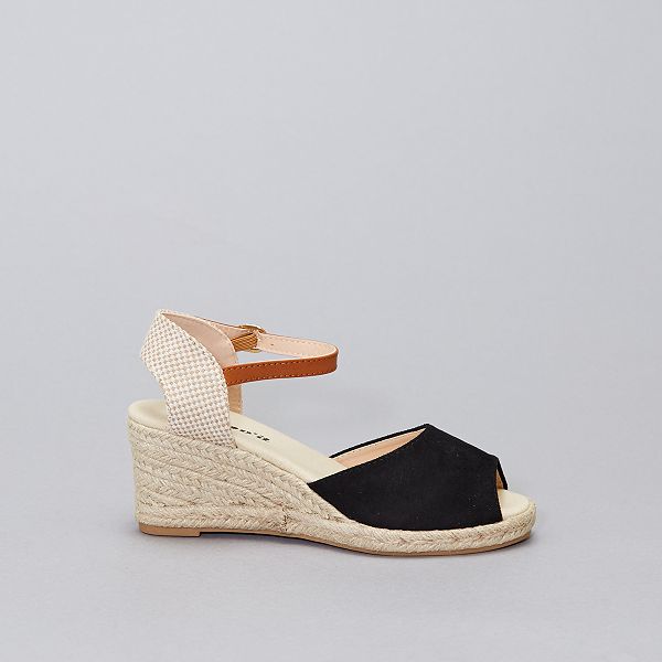 Sandales compensées en corde Femme noir Kiabi 18,00€ Sandales compensées en corde Femme noir Kiabi 18,00€