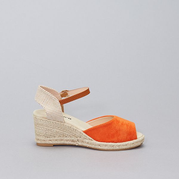 Sandales compensées en corde Femme orange Kiabi 18,00€ Sandales compensées en corde Femme noir Kiabi 18,00€
