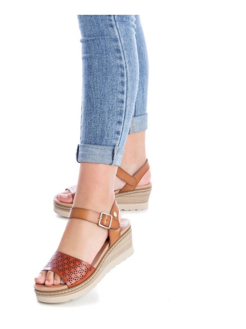 Sandales compensées femme Camel - Kiabi