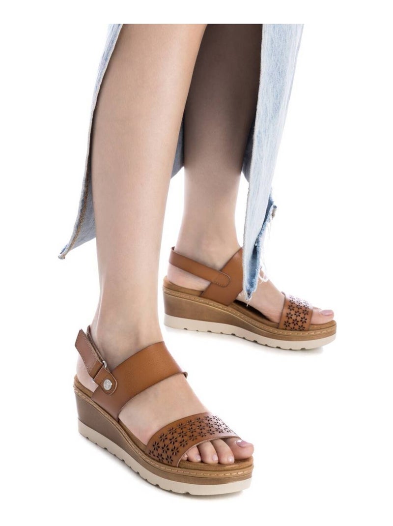 Sandales compensées femme Camel - Kiabi