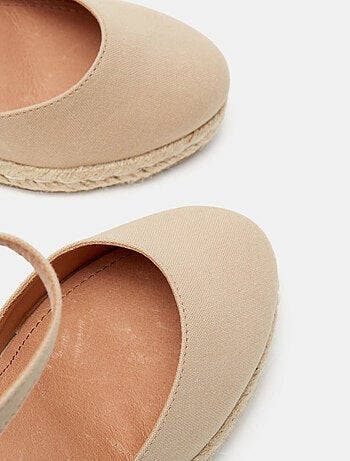 Sandales compensées modèle espadrilles BATA