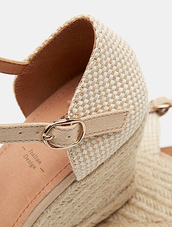 Sandales compensées modèle espadrilles BATA