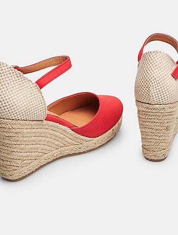 Sandales compensées modèle espadrilles BATA