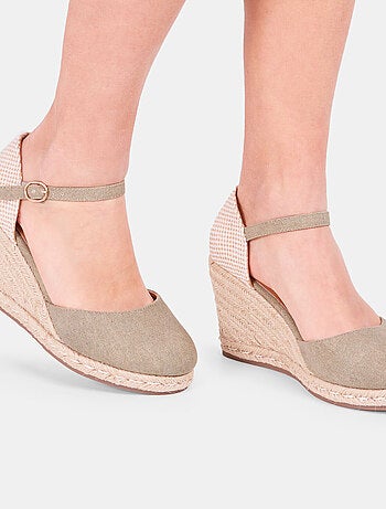 Sandales compensées modèle espadrilles BATA