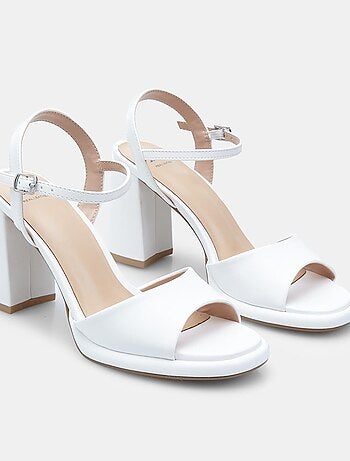 Sandales confortables avec brides à la cheville BATA