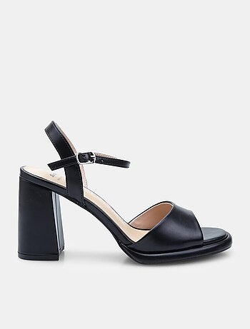 Sandales confortables avec brides à la cheville BATA