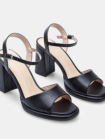 Sandales confortables avec brides à la cheville BATA