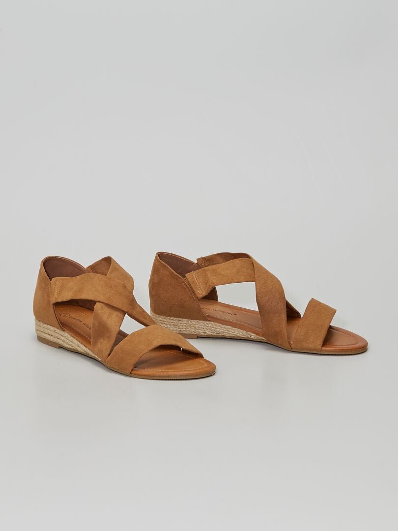 Sandales croisées en suédine Camel - Kiabi