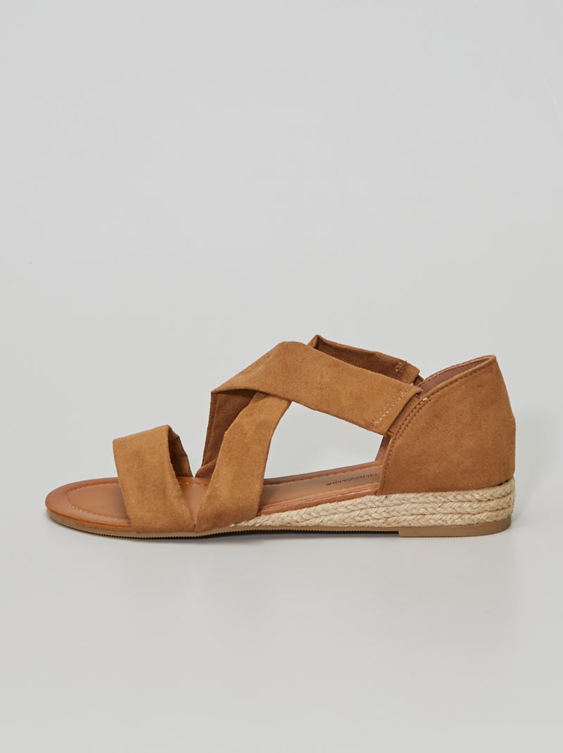 Sandales croisées en suédine Camel - Kiabi