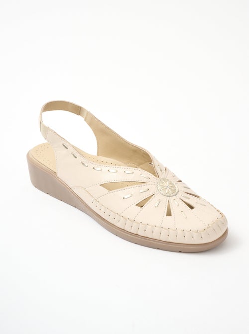 Sandales cuir bout fermé largeur confort - Kiabi