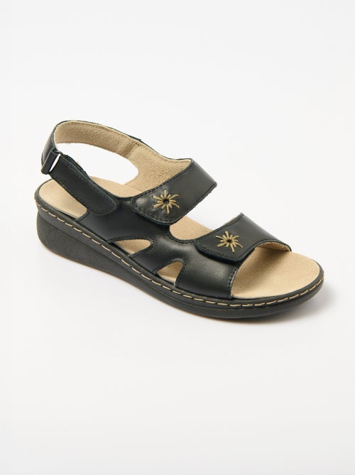Sandales cuir brodé grande largeur - Kiabi