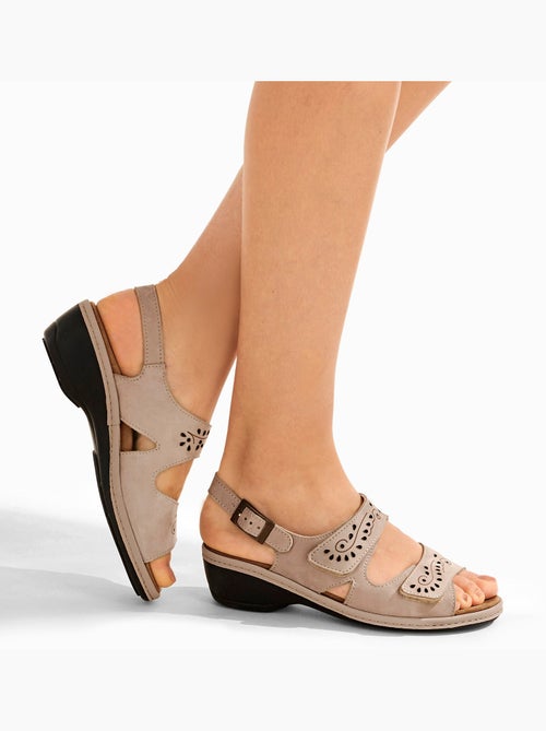 Sandales cuir grande largeur scratchées - Afibel - Kiabi Sandales cuir grande largeur scratchées - Afibel - Kiabi