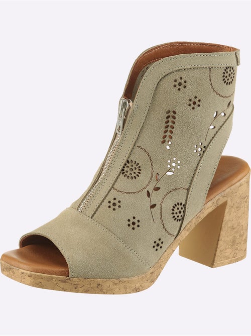 Sandales De Fabrication Espagnole - Taille Standard - helline - Kiabi