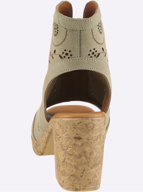 Sandales De Fabrication Espagnole - Taille Standard - helline - Kiabi