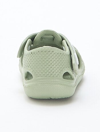 Sandales de plage fermées