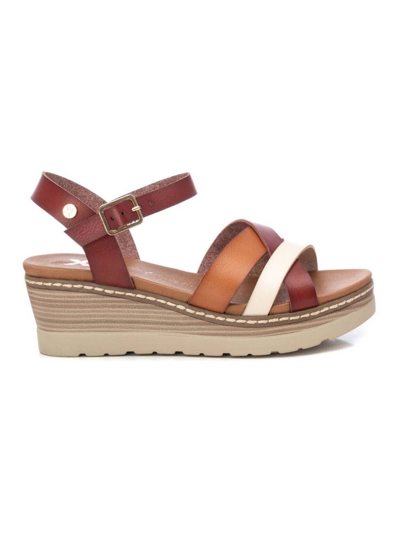 Sandales décontractées à boucle avec semelle compensée Camel - Kiabi