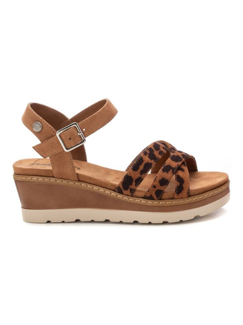 Sandales décontractées avec boucle et semelle compensée Camel - Kiabi