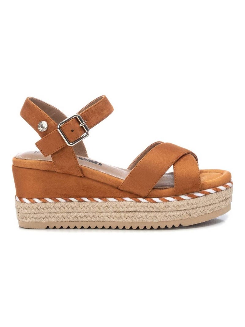 Sandales décontractées avec boucle et semelle compensée Camel - Kiabi