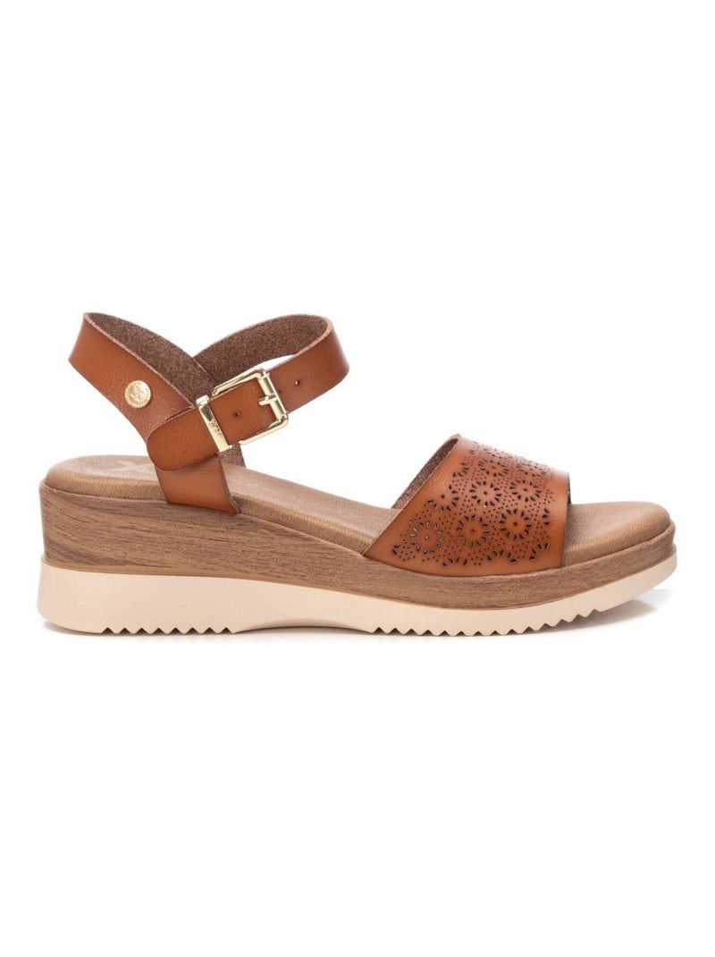 Sandales décontractées avec boucle et semelle compensée Camel - Kiabi