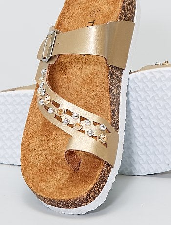 Sandales dorées avec bijoux