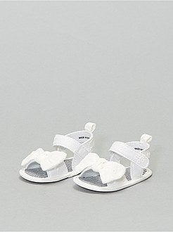 Sandales en broderie anglaise - Kiabi