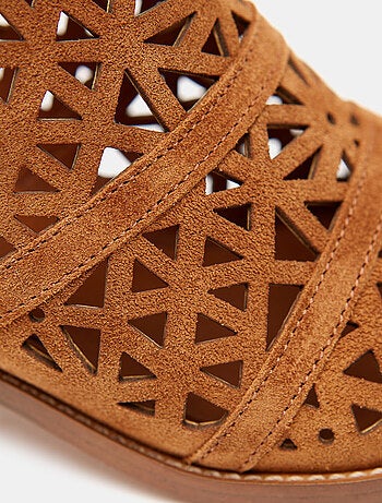 Sandales en cuir ajouré BATA