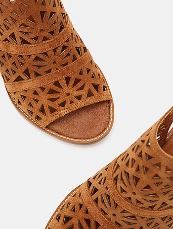 Sandales en cuir ajouré BATA