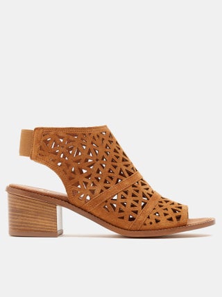 Sandales en cuir ajouré BATA