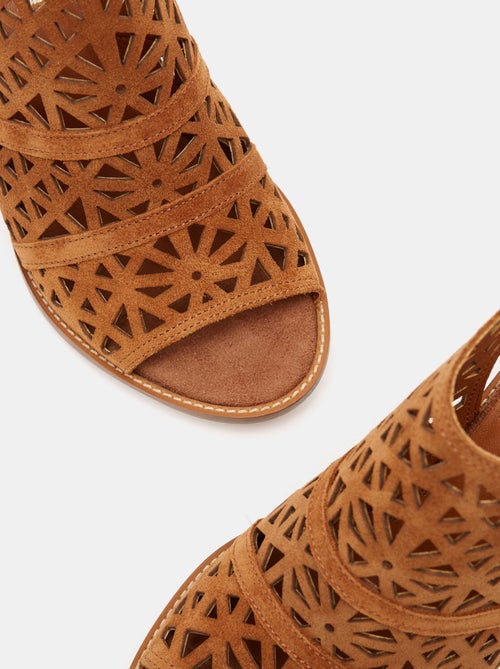 Sandales en cuir ajouré BATA - Kiabi