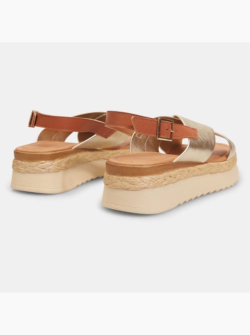 Sandales en cuir avec bandes croisées et semelle plateforme BATA - Kiabi