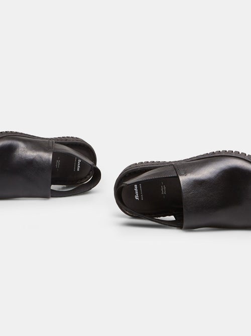 Sandales en cuir avec bride élastique BATA - Kiabi Sandales en cuir avec bride élastique BATA - Kiabi