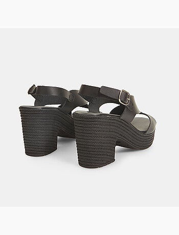 Sandales en cuir avec large talon BATA