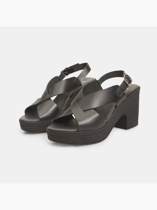 Sandales en cuir avec large talon BATA - Kiabi