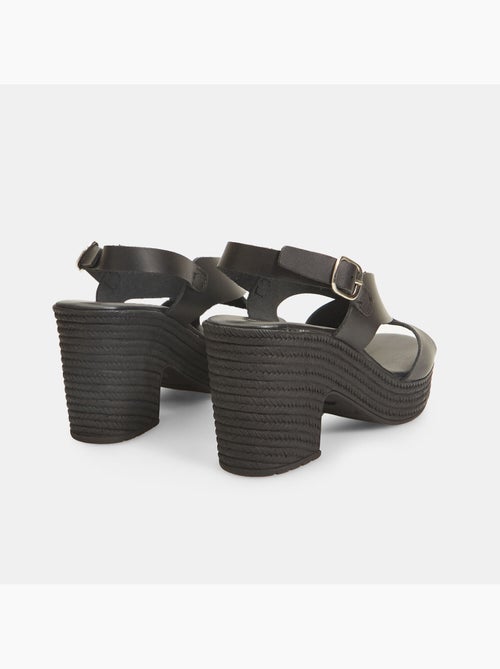 Sandales en cuir avec large talon BATA - Kiabi