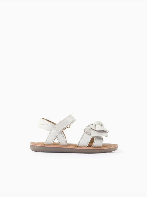 Sandales en cuir avec nœud décoratif - Kiabi