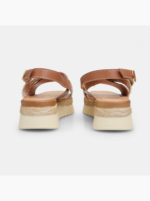 Sandales en cuir avec plateforme 3 cm BATA - Kiabi Sandales en cuir avec plateforme 3 cm BATA - Kiabi