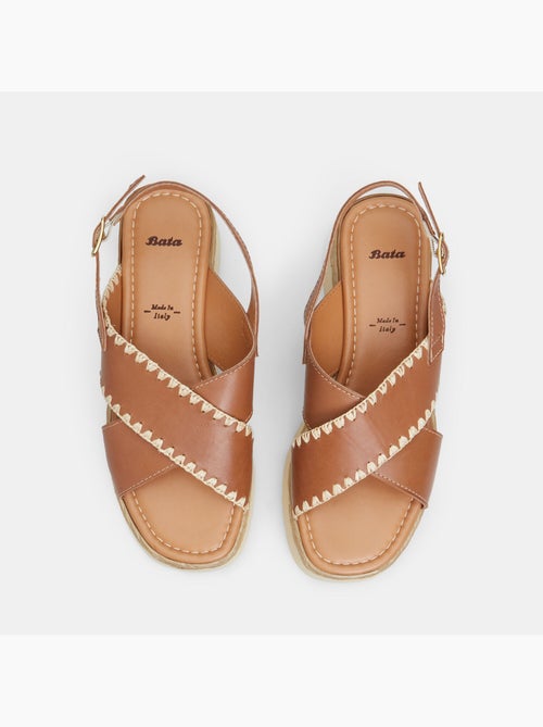 Sandales en cuir avec plateforme 3 cm BATA - Kiabi Sandales en cuir avec plateforme 3 cm BATA - Kiabi